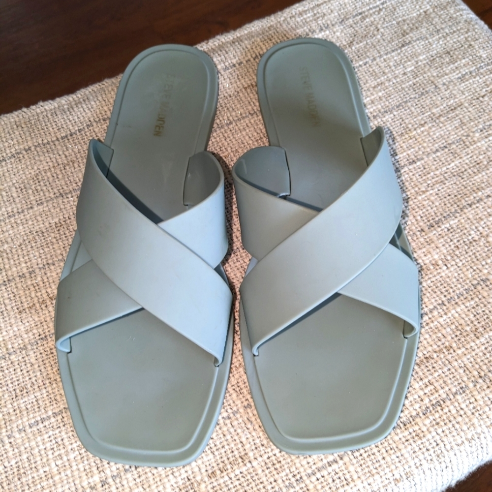 Steve Madden Horizon flat slip on  sandals light blue sz 10M
